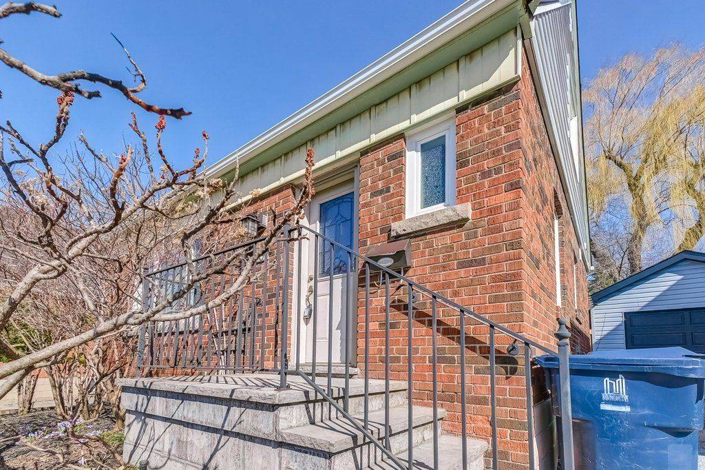Toronto E04, ON M1L 2G2,6 Holswade RD