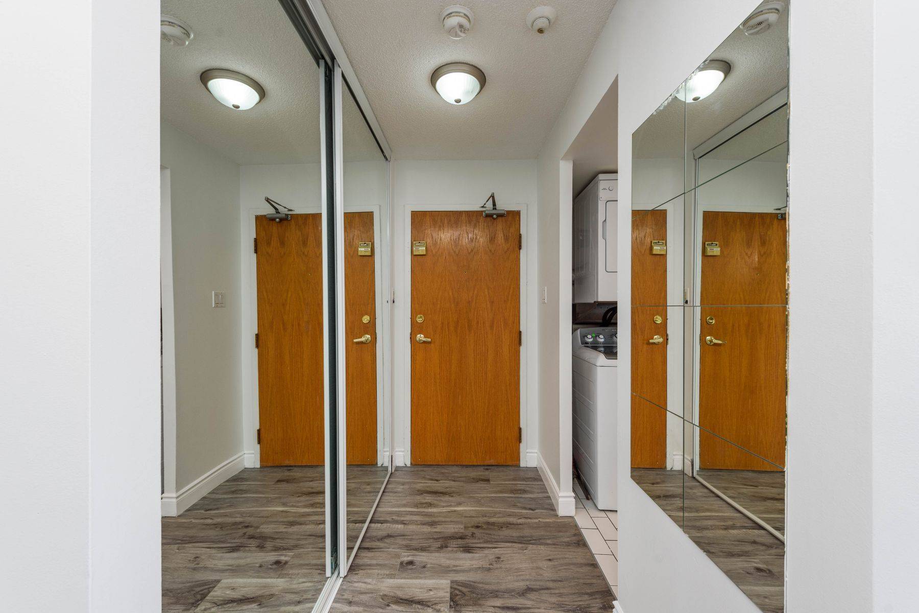 Mississauga, ON L5B 3W3,300 Webb DR #907