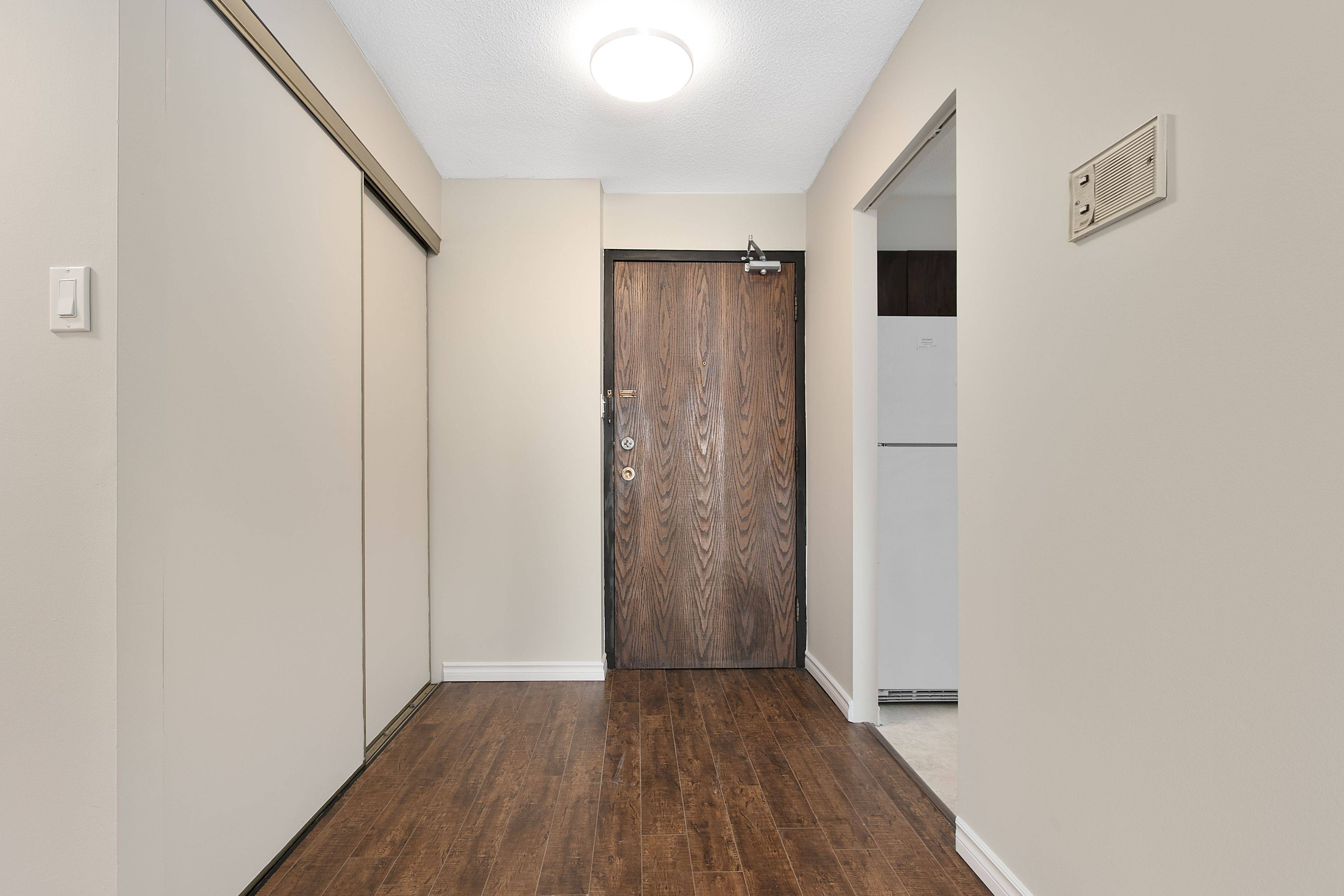Ottawa Centre, ON K1R 7T2,151 Bay ST #503