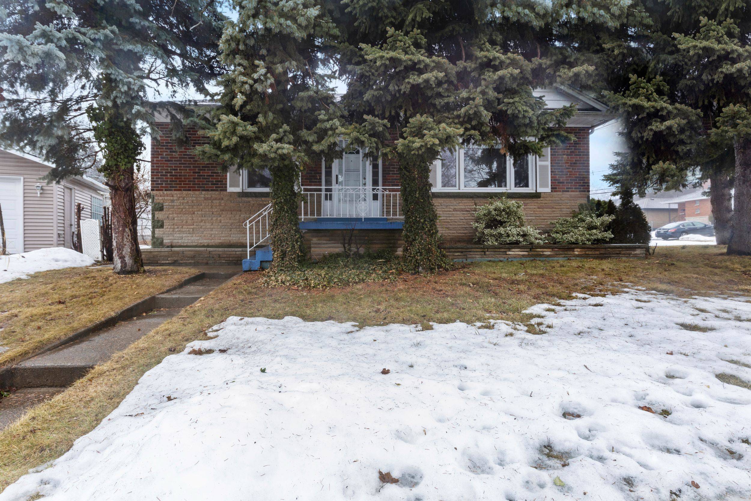 Hamilton, ON L8K 3M3,292 Glenholme AVE
