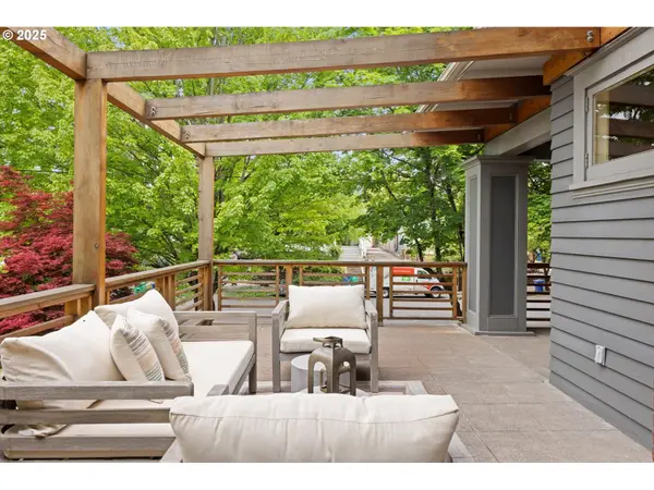 4000 NE HASSALO ST, Portland, OR 97232