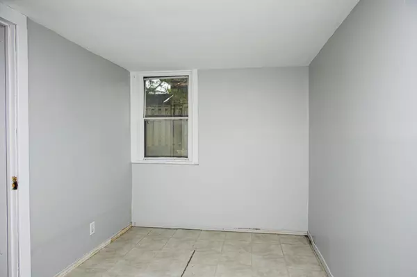 Quinte West, ON K8V 5B8,83 Lorne AVE #B