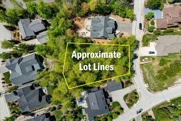 Blue Mountains, ON N0H 2P0,102 McMullen CT