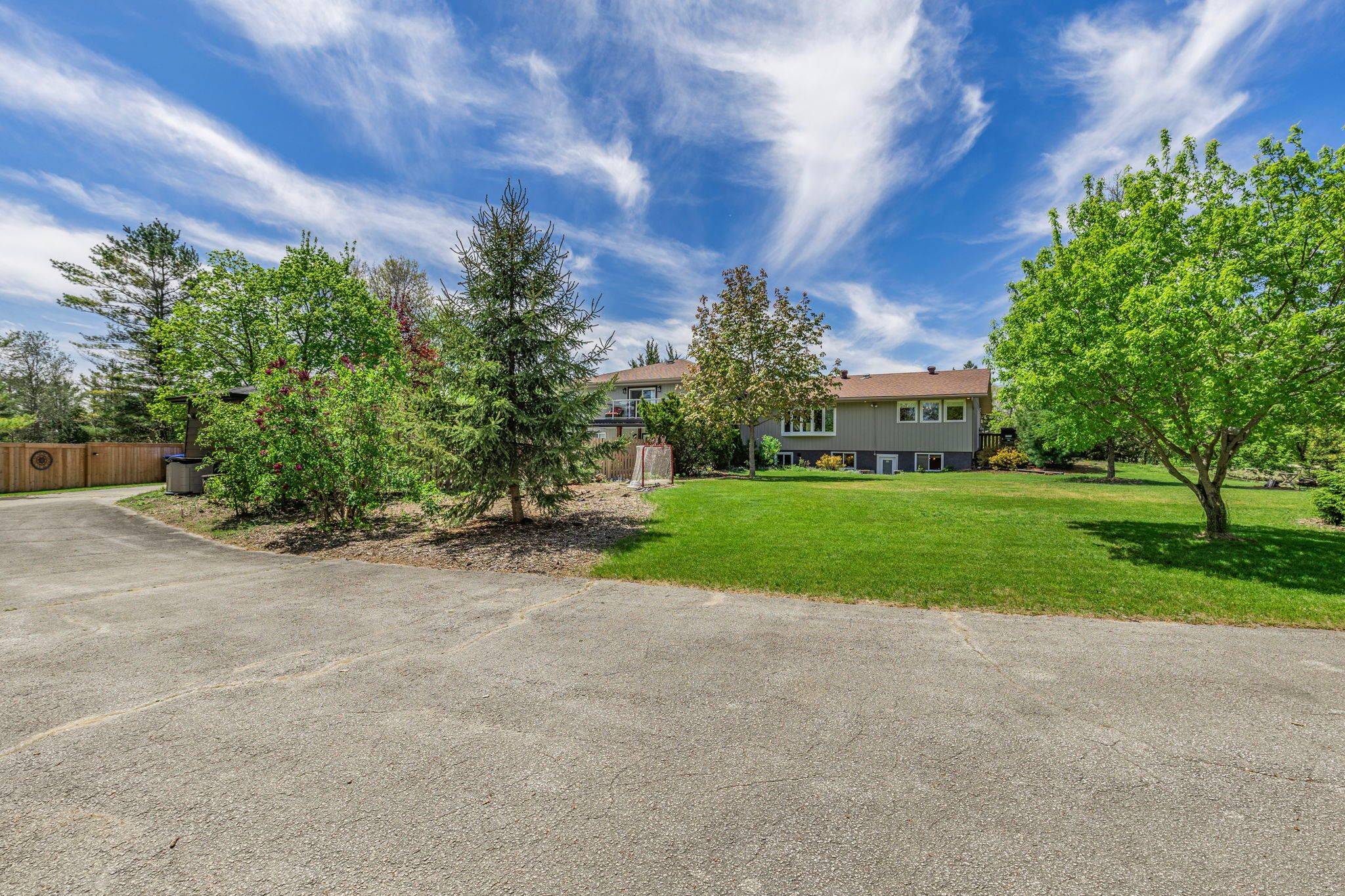 Wasaga Beach, ON L9Z 1P9,83 Frederick DR