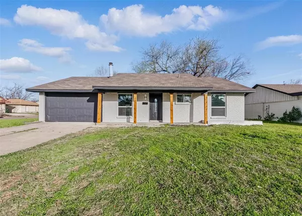 465 Woodmere Drive,  Garland,  TX 75043