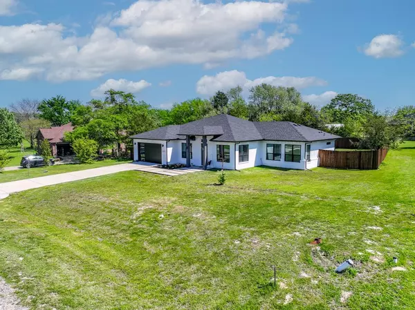 Quinlan, TX 75474,2895 Waters Edge