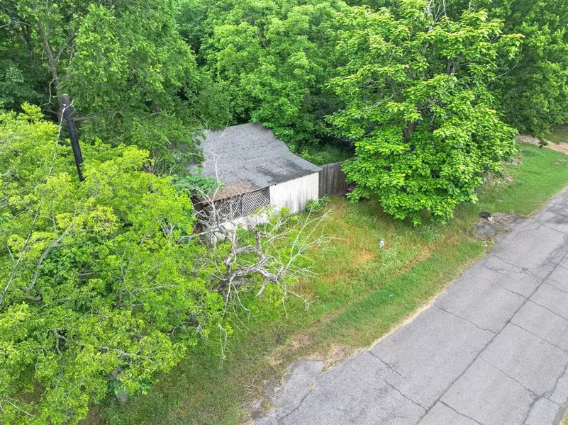 1204 S 5th Street, Bonham, TX 75418