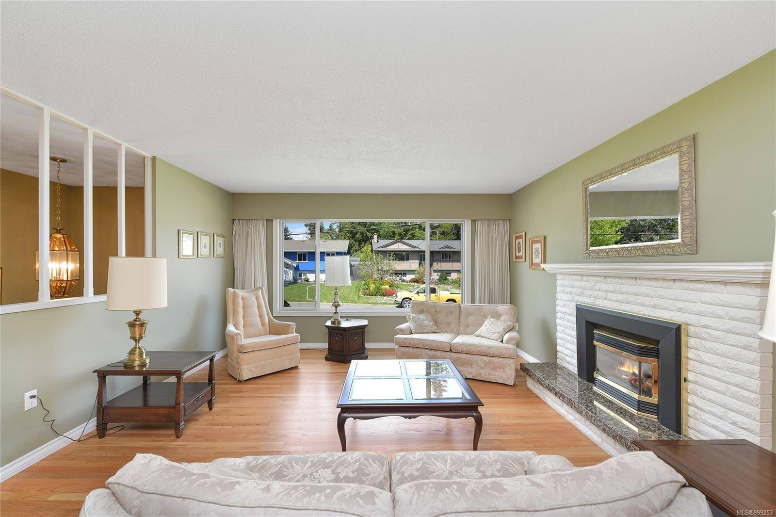 Saanich, BC V8X 3P3,1123 Jolivet Cres