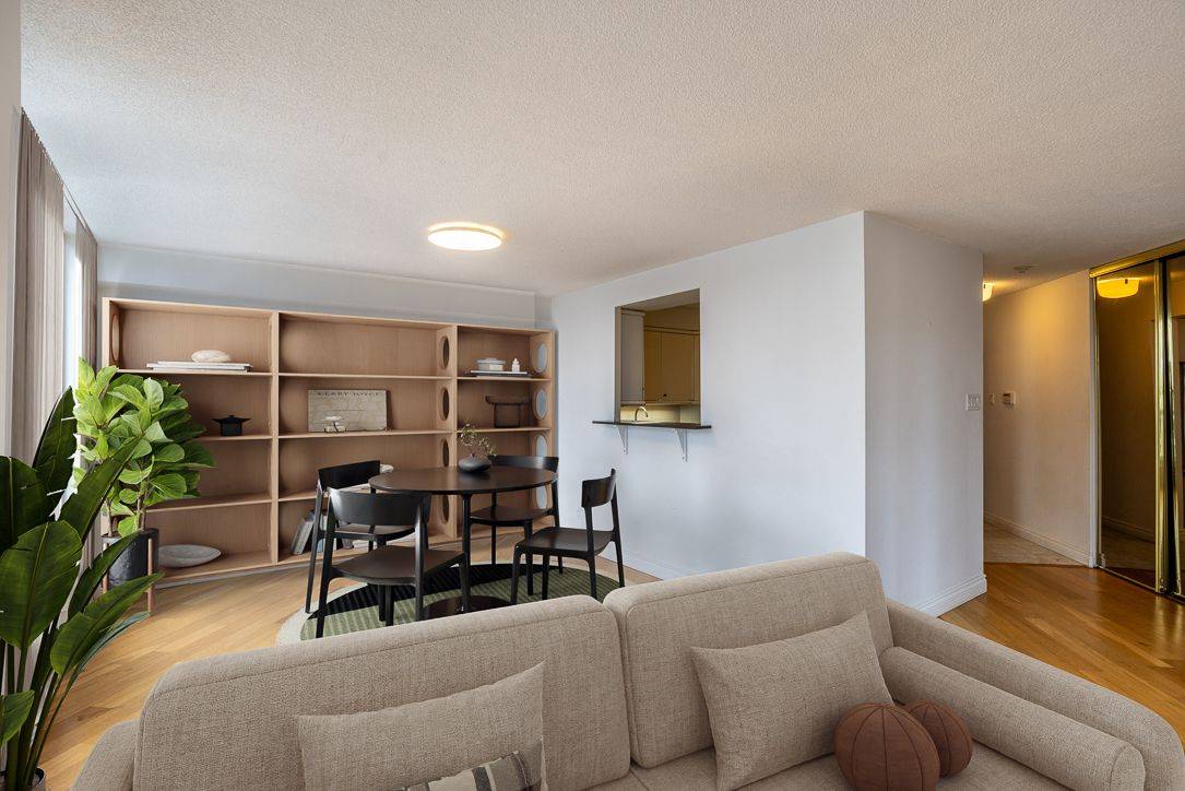 Toronto W06, ON M8V 3X9,2285 Lake Shore BLVD W #511
