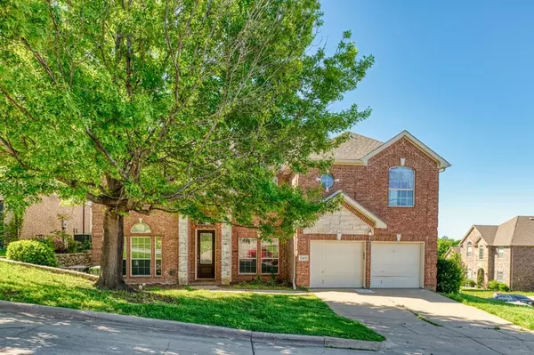 2107 Lindblad Court,  Arlington,  TX 76013