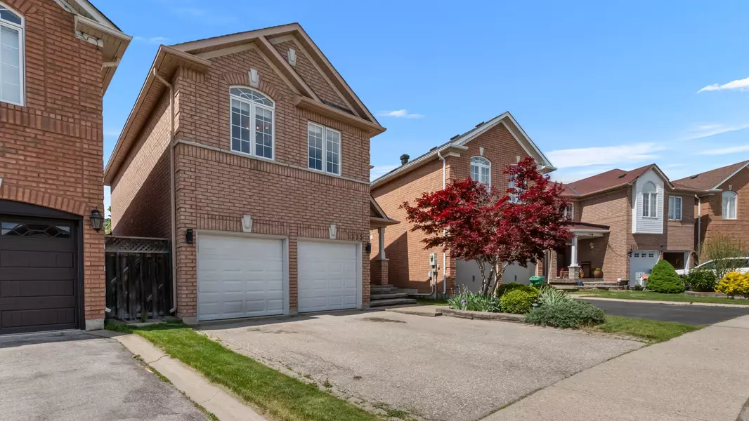 3335 Laburnum CRES, Mississauga, ON L5N 7M2
