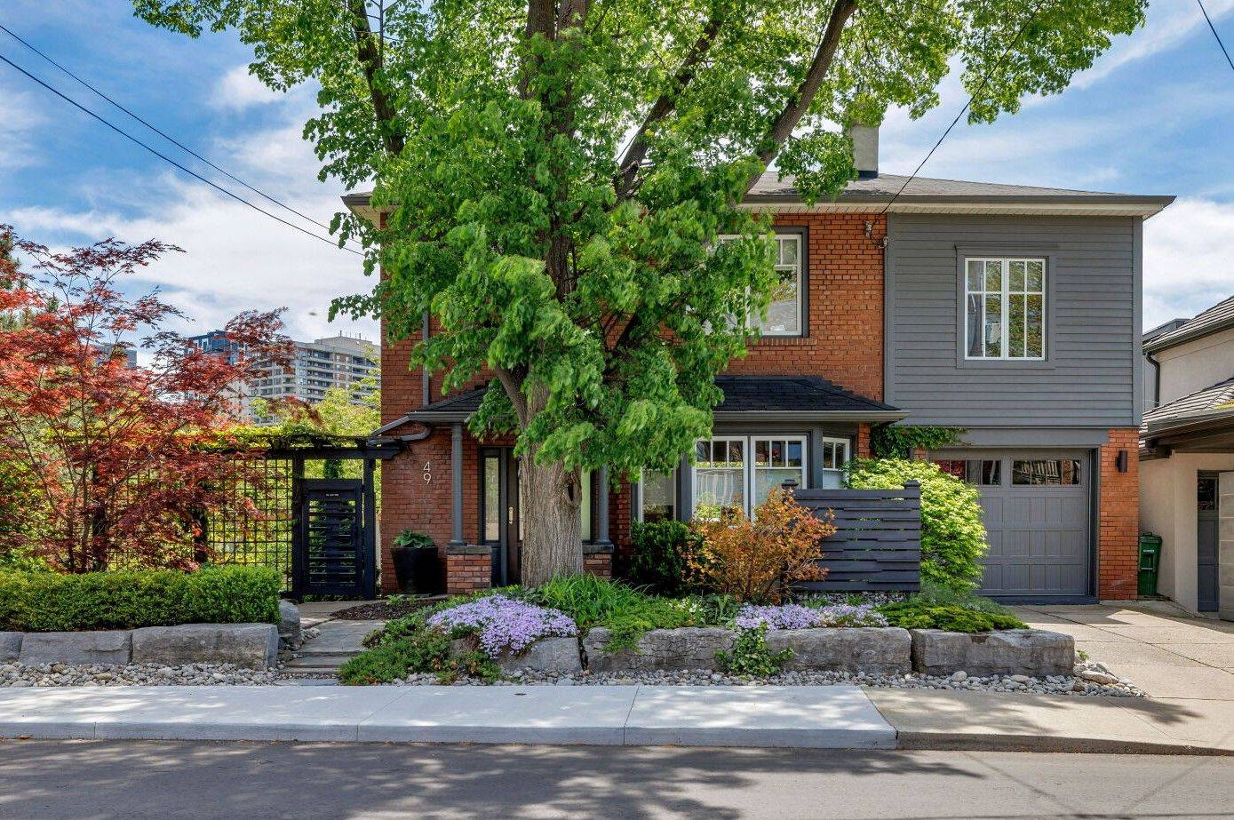 Toronto W02, ON M6P 2Z2,49 Evelyn AVE