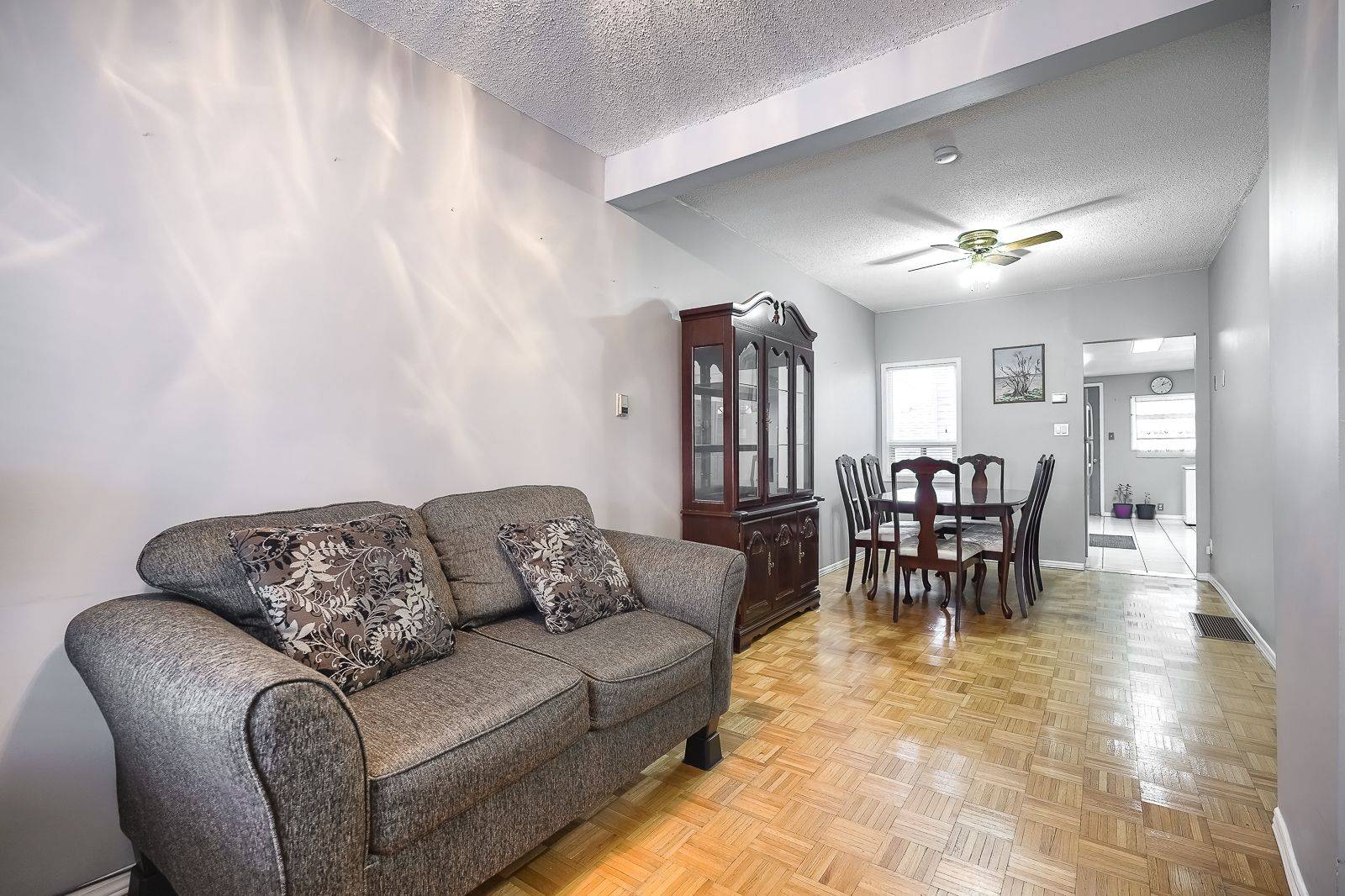 Toronto W03, ON M6E 1R9,11 Bloem AVE