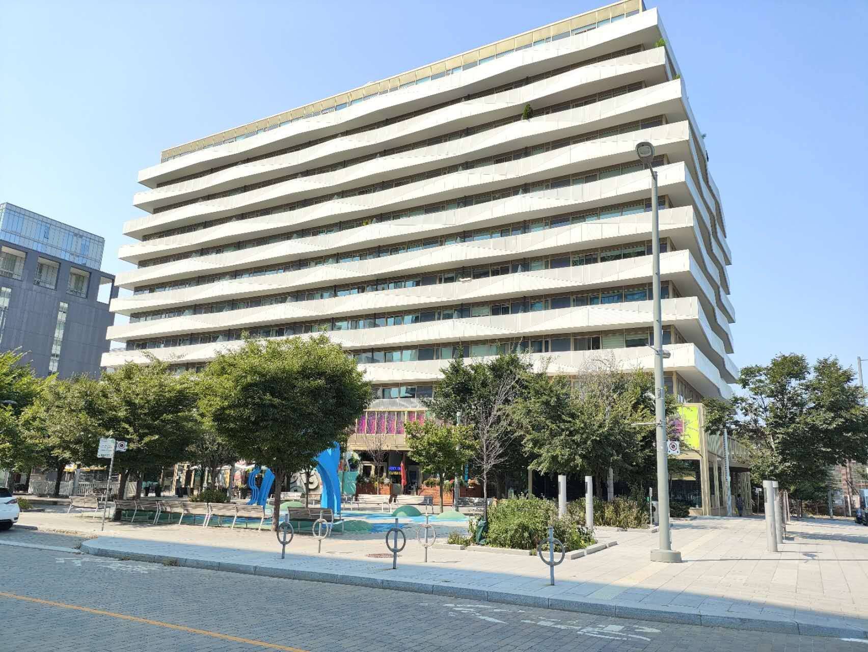 60 Tannery RD #905, Toronto C08, ON M5A 0S8