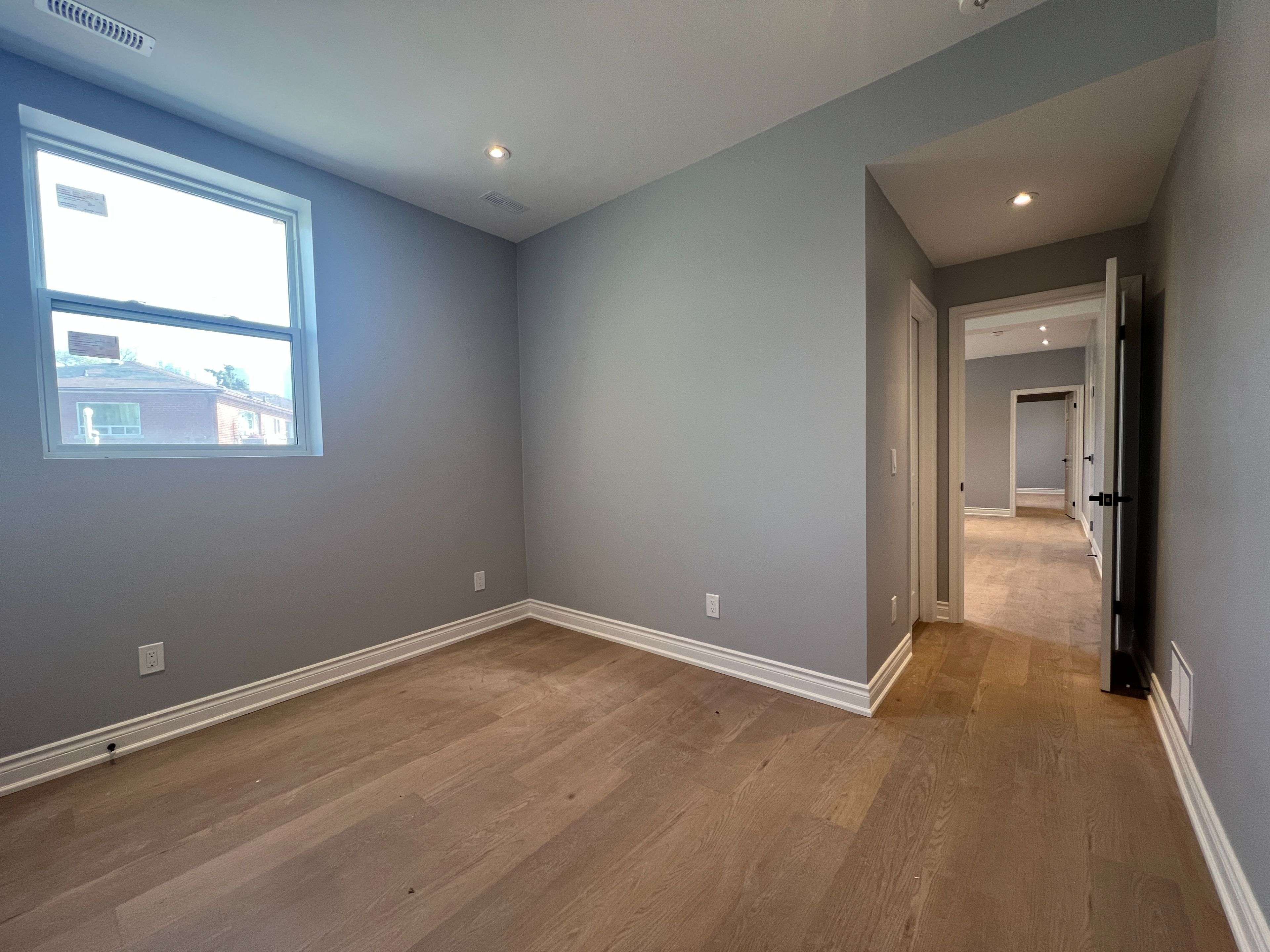 Toronto W06, ON M8V 1C3,2386 Lake Shore BLVD W #202