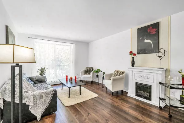 Toronto C13, ON M1R 1R1,1690 Victoria Park AVE #102
