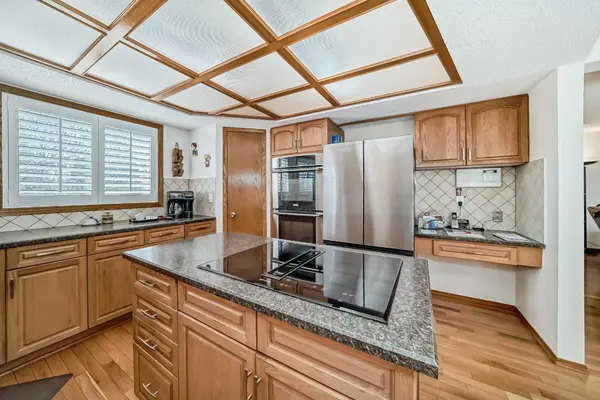 Calgary, AB T3A 4X9,91 Hampshire Close NW