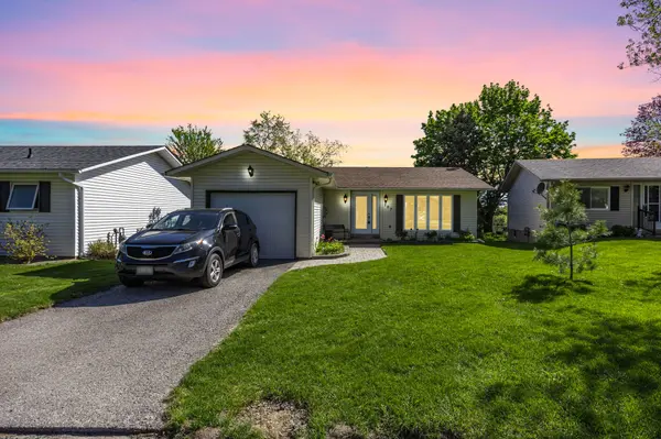 New Tecumseth, ON L0G 1W0,107 Tecumseth Pines DR