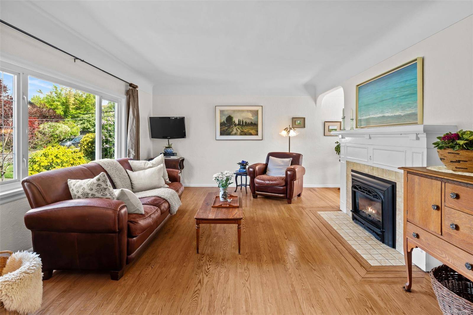 Oak Bay, BC V8R 5S5,1757 Armstrong Ave