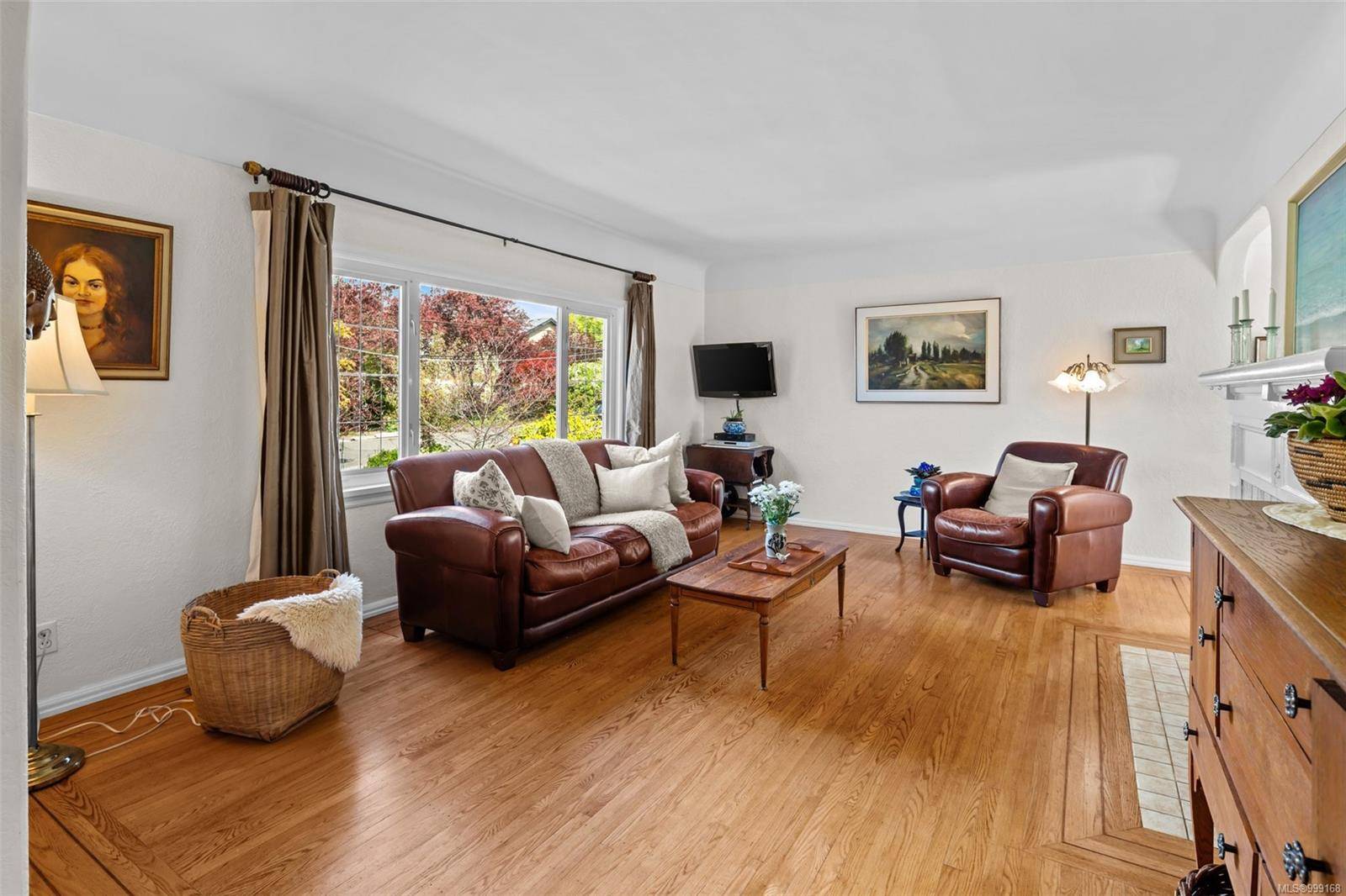Oak Bay, BC V8R 5S5,1757 Armstrong Ave