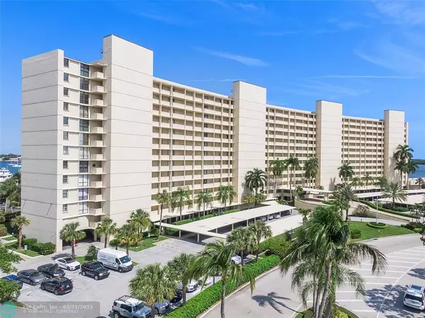 North Palm Beach, FL 33408,136 Lakeshore Dr #10