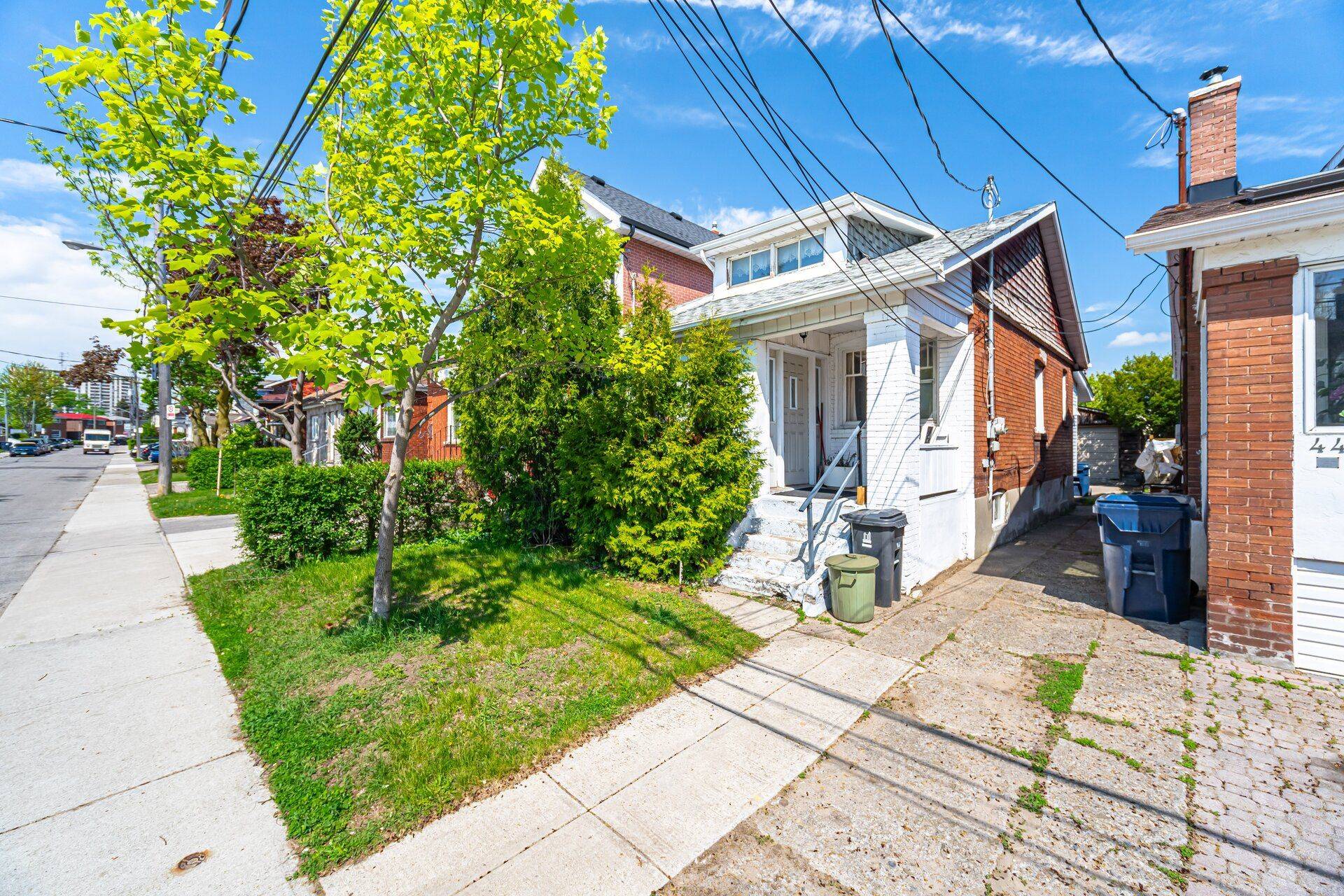 Toronto W04, ON M6M 2C6,42 Rutherford AVE