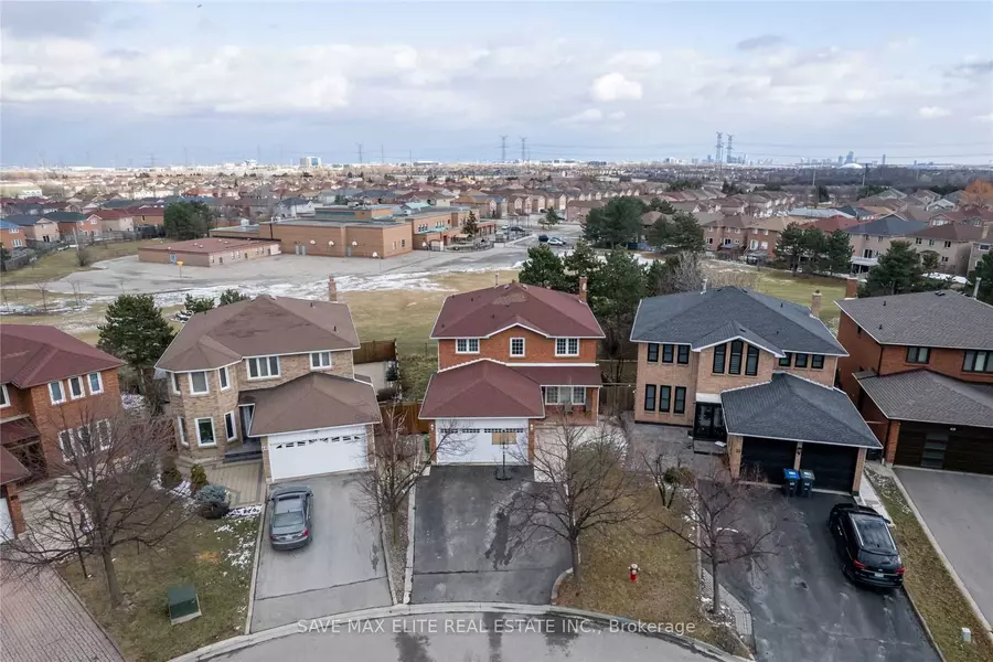 20 Bent Tree CT, Brampton, ON L6Y 4H6