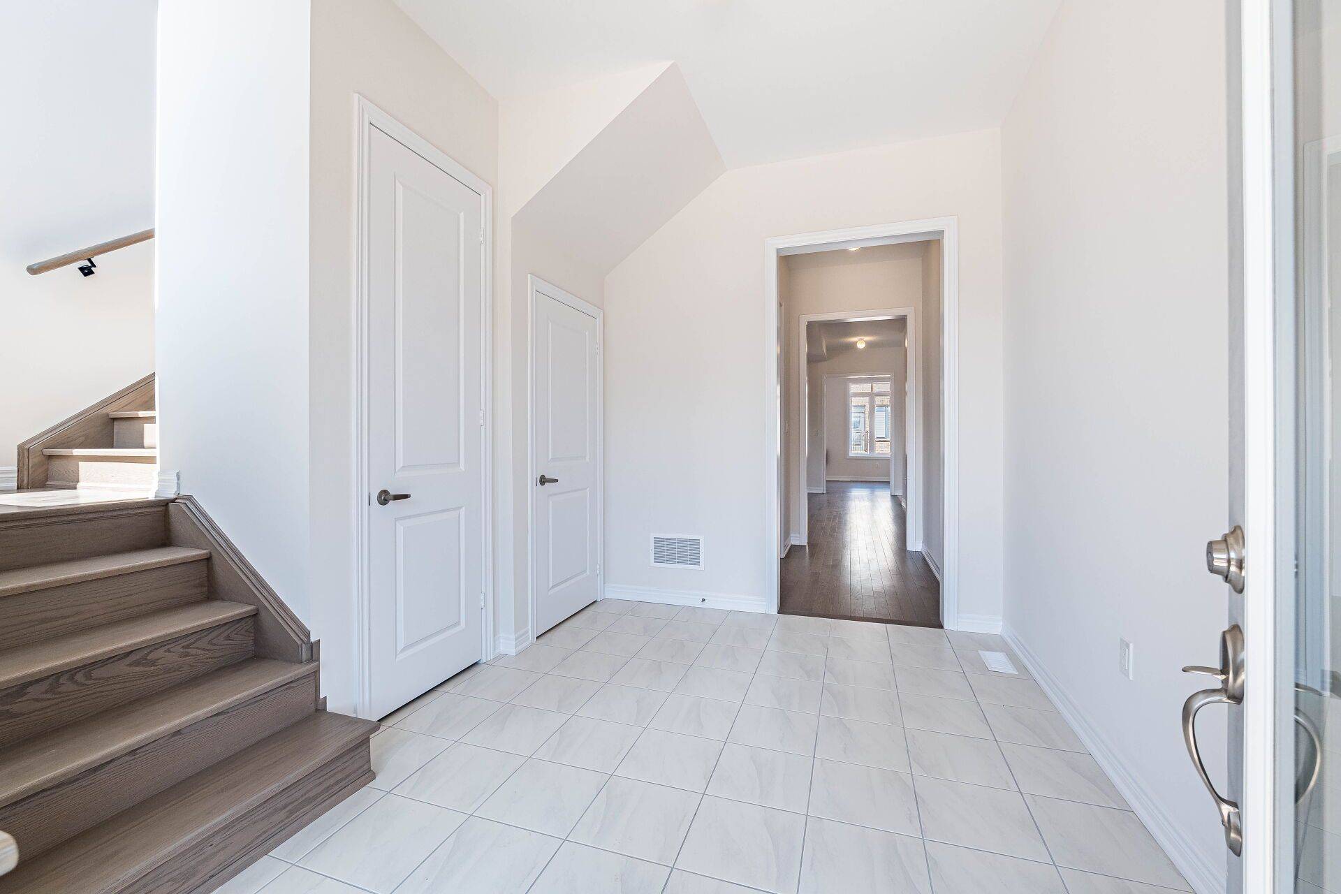 Milton, ON L9T 7E7,863 Plum PL