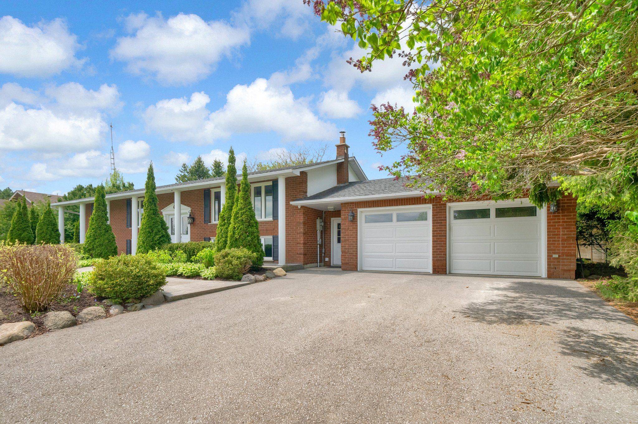Clarington, ON L0B 1J0,90 Potters LN