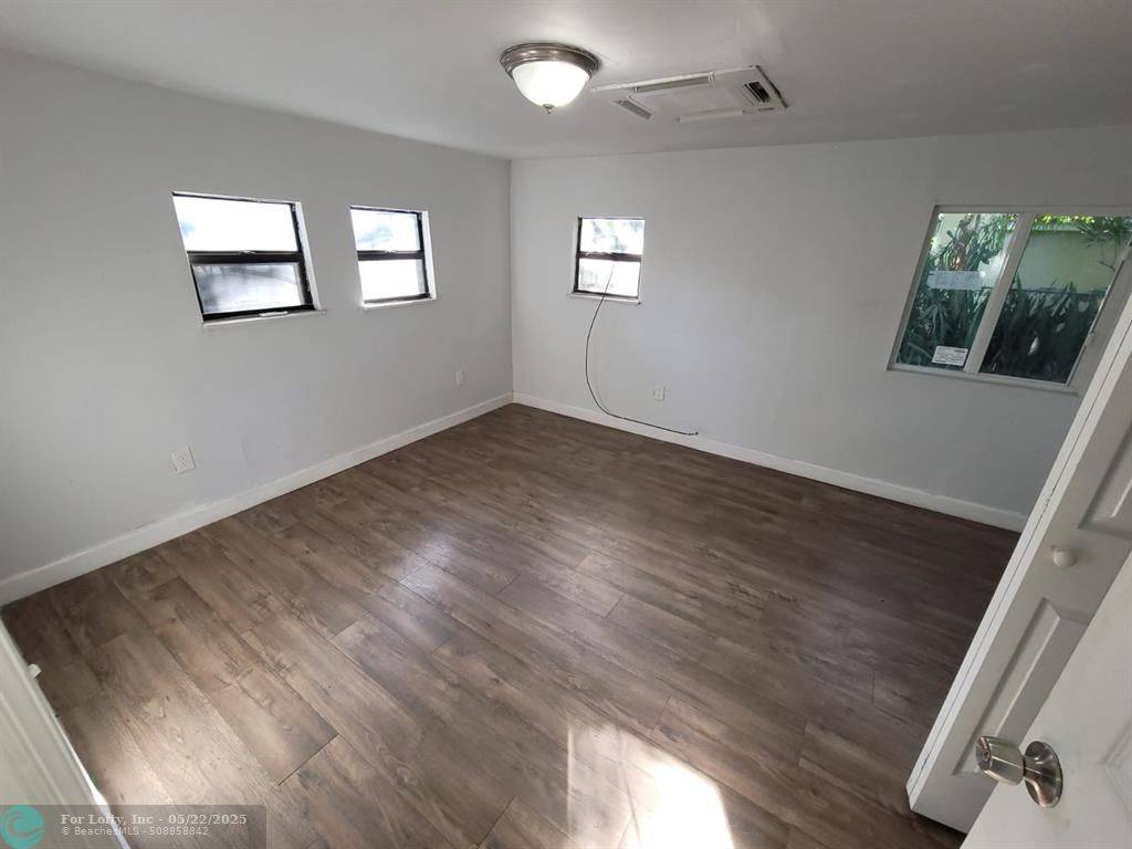 Dania Beach, FL 33004,210 SW 7th St  #Back