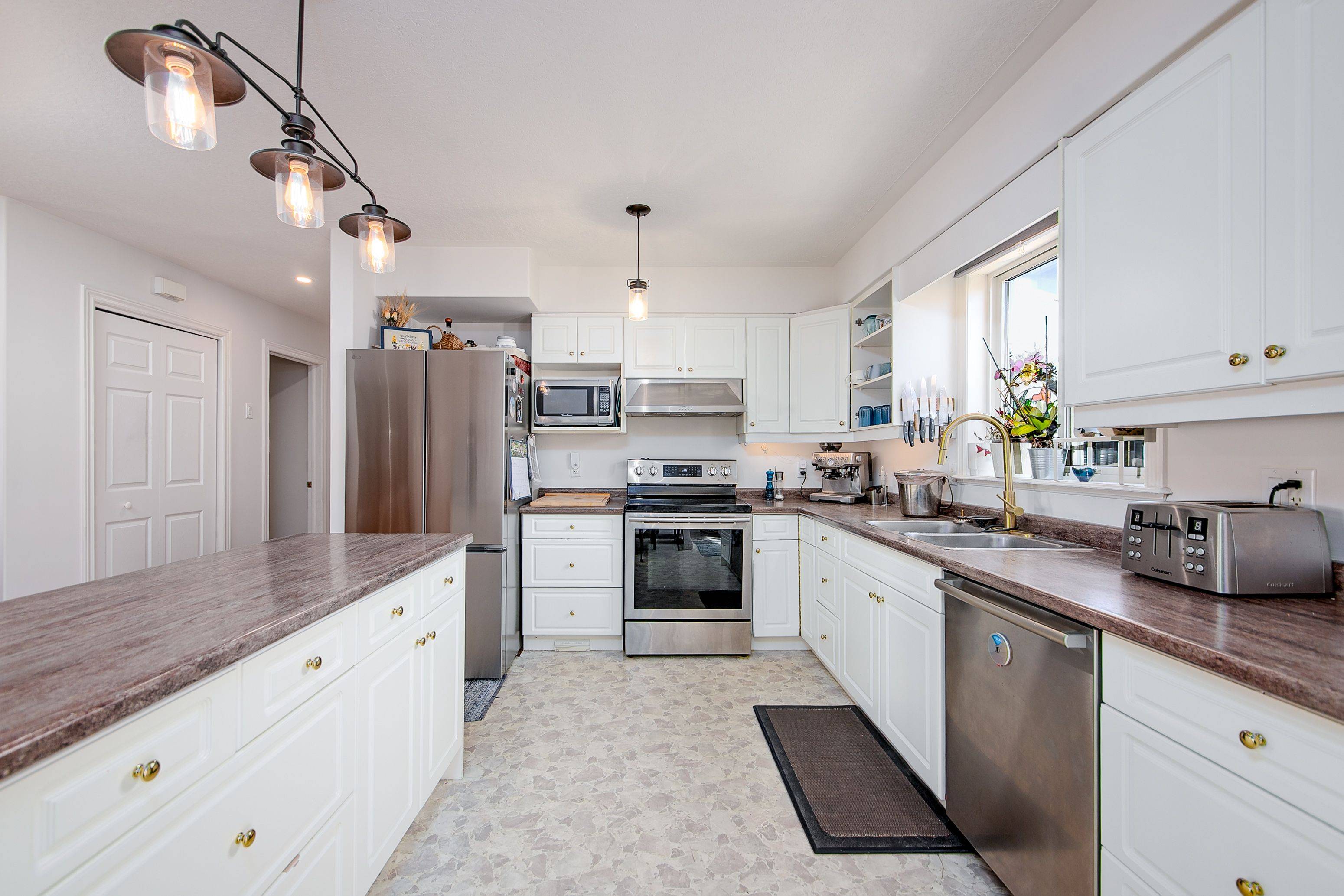 Wasaga Beach, ON L9Z 1G1,60 Riverdale DR