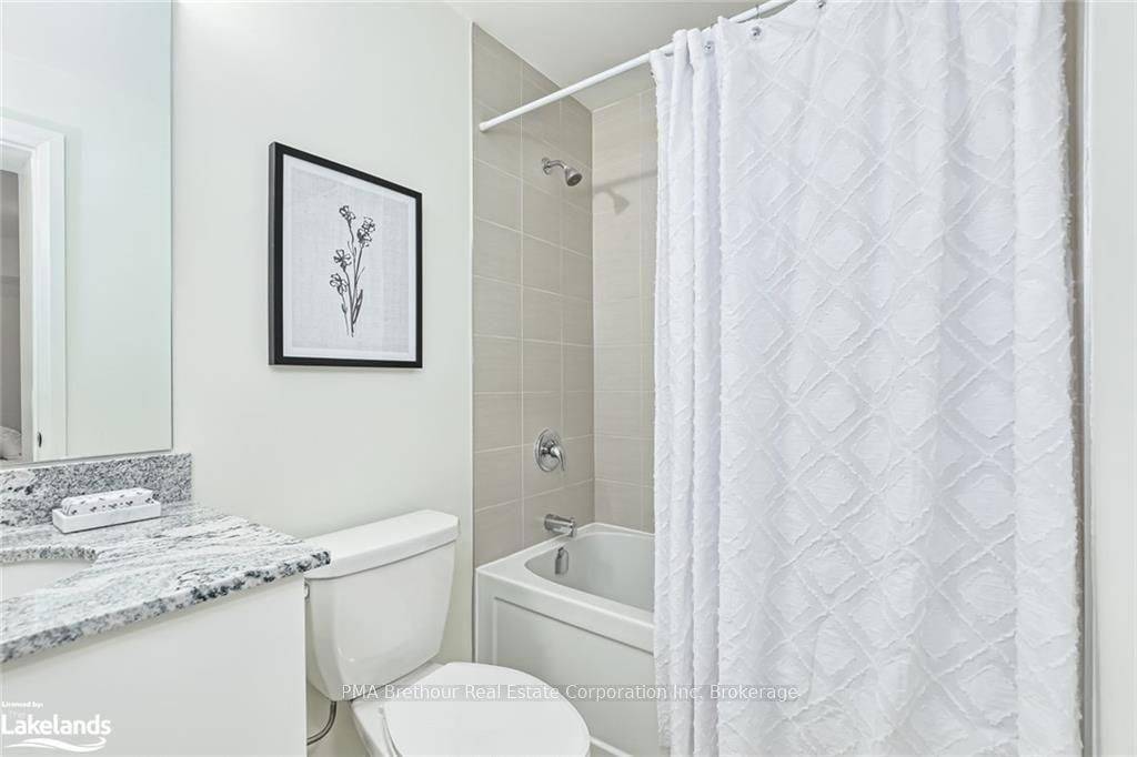 Collingwood, ON L9Y 1T3,17 Spooner CRES #204