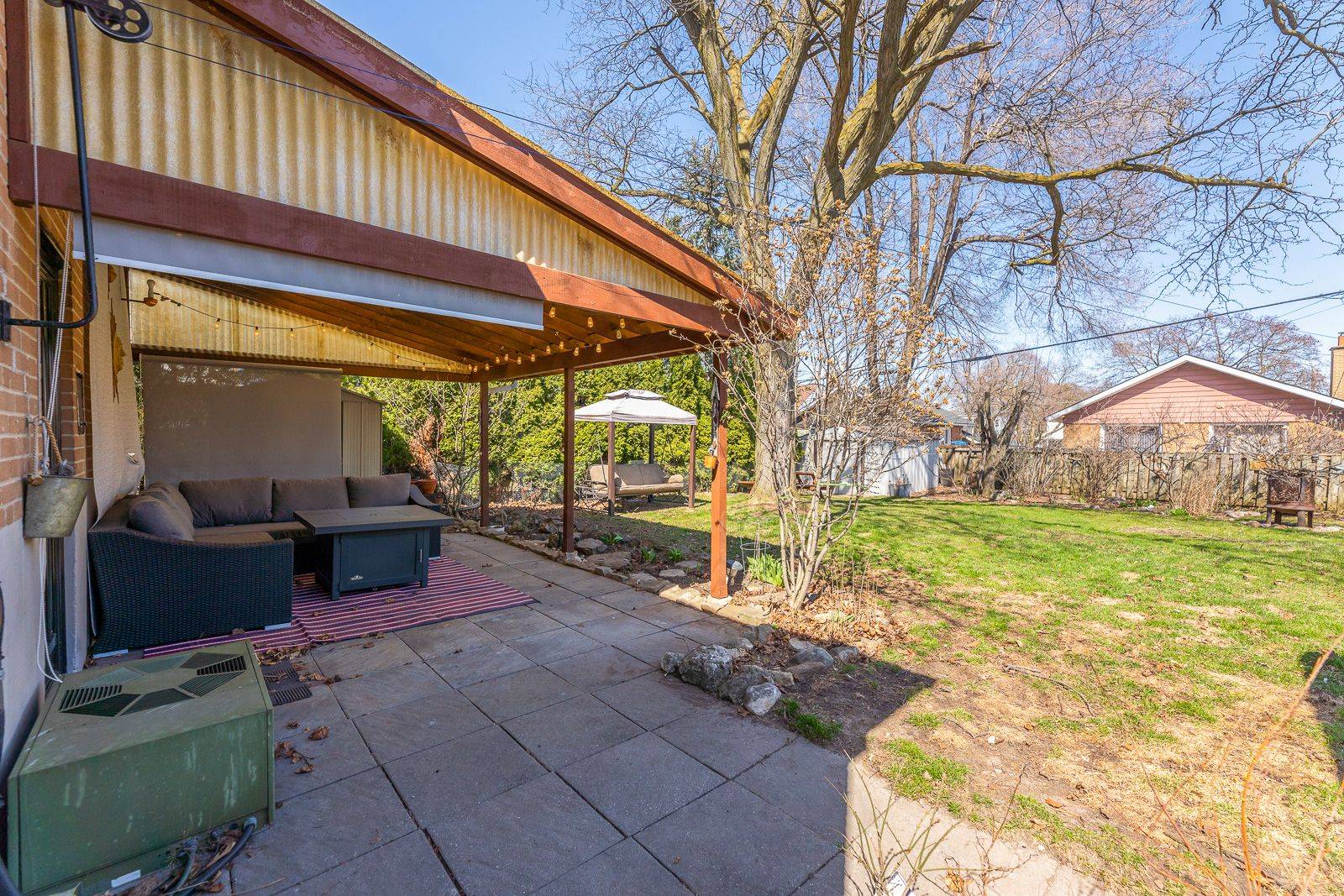 Toronto W10, ON M9W 3Z1,11 Coppermill DR