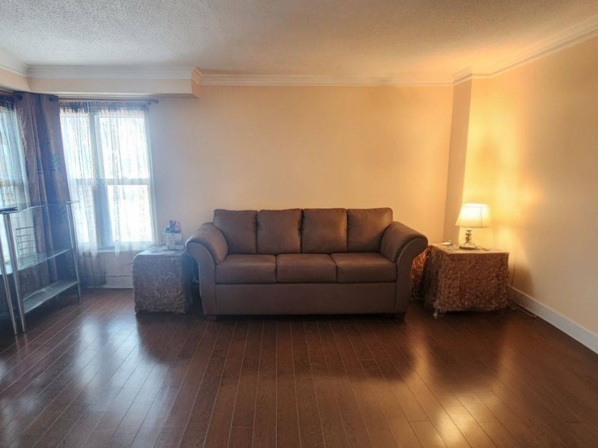 Mississauga, ON L5R 1T7,4302 Mayflower DR