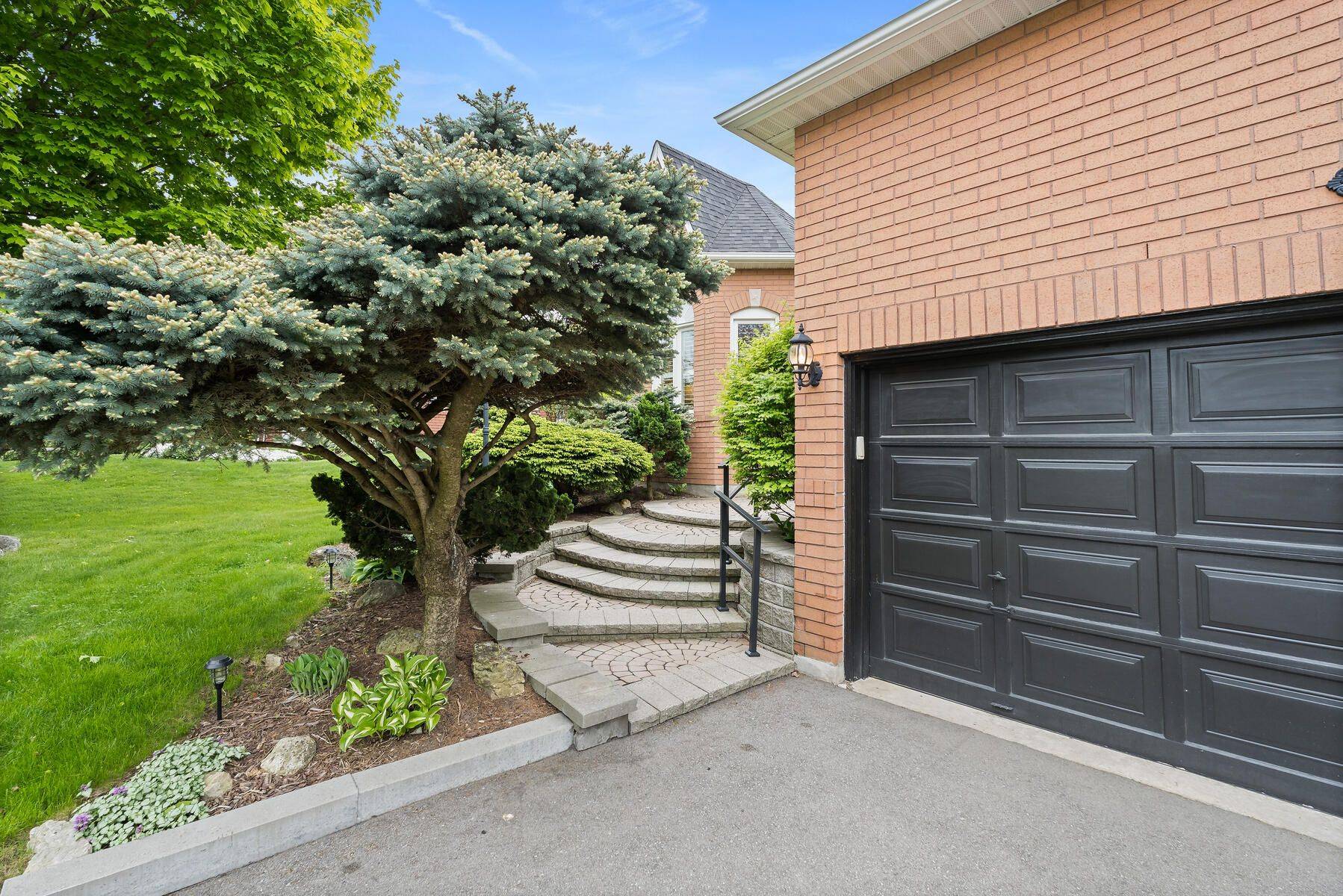 Halton Hills, ON L7G 5P1,9 Gollop CRES