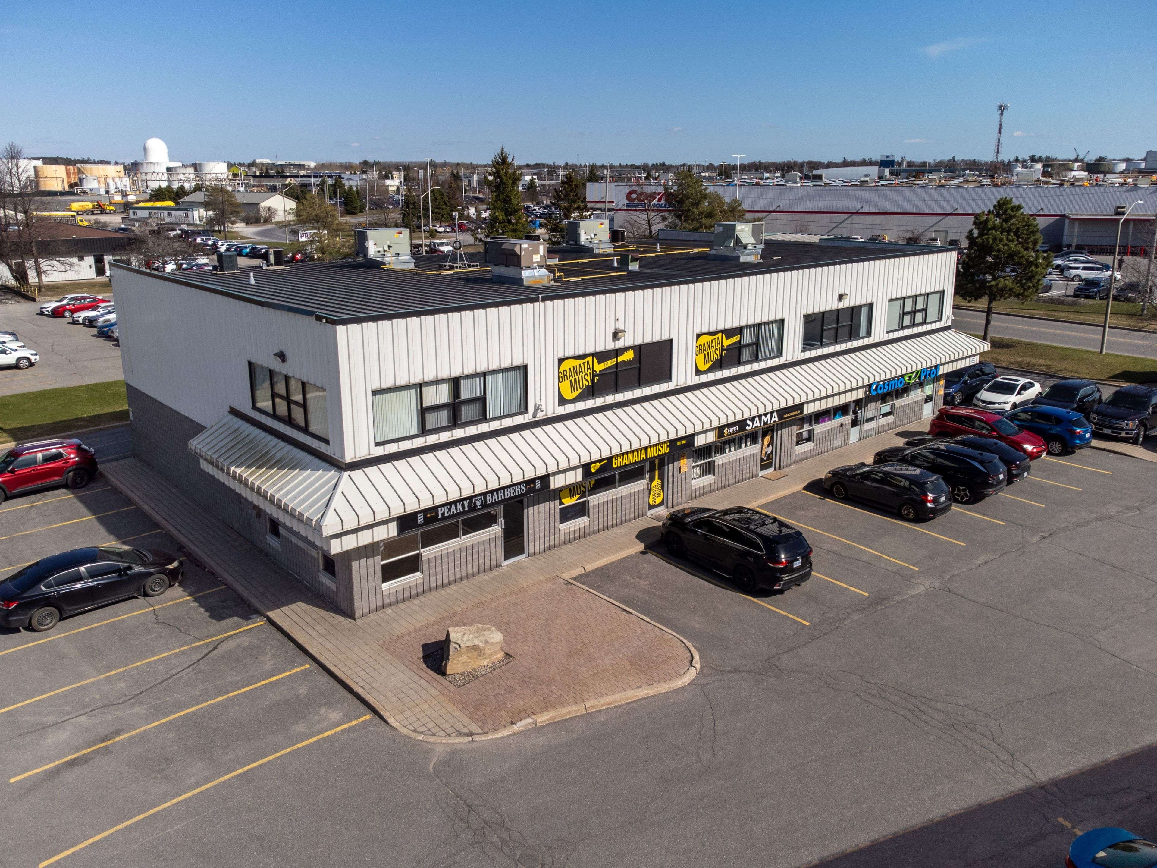 Country Place - Pineglen - Crestview And Area, ON K2E 1A3,33-43 Roydon PL