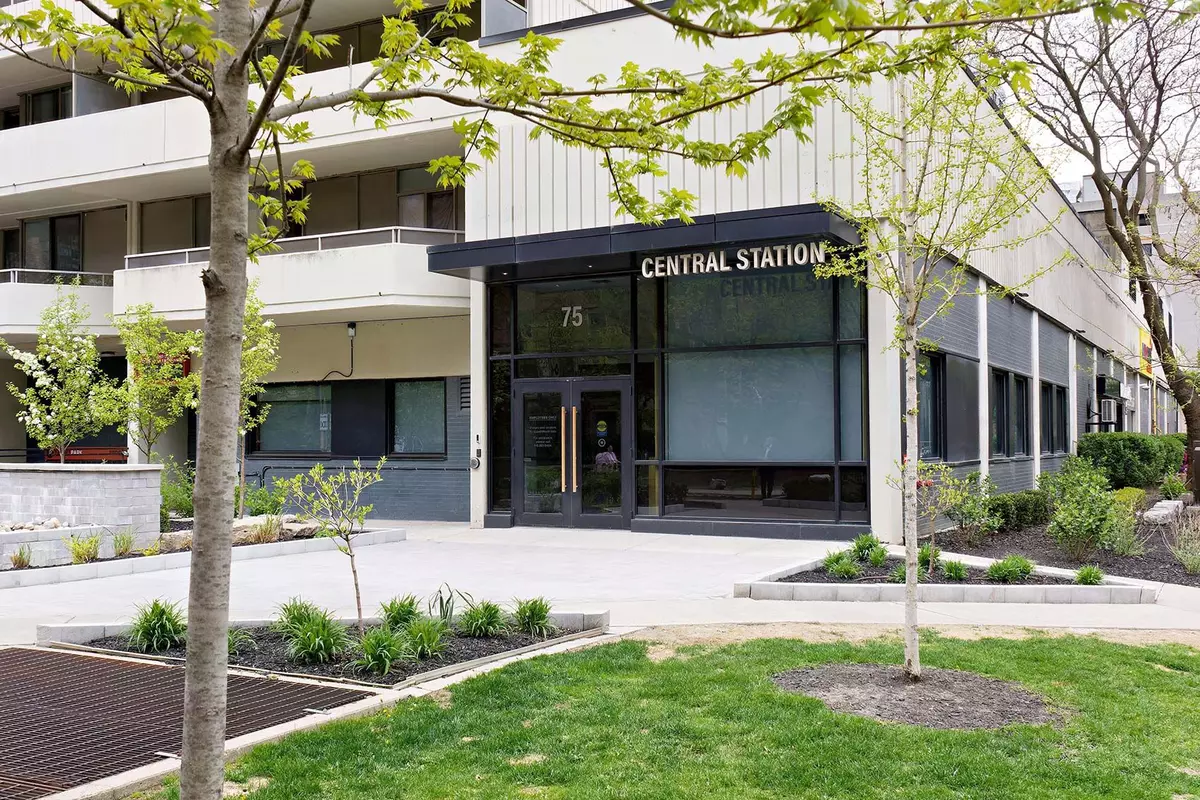 Toronto C08, ON M4W 3J6,75 Huntley ST