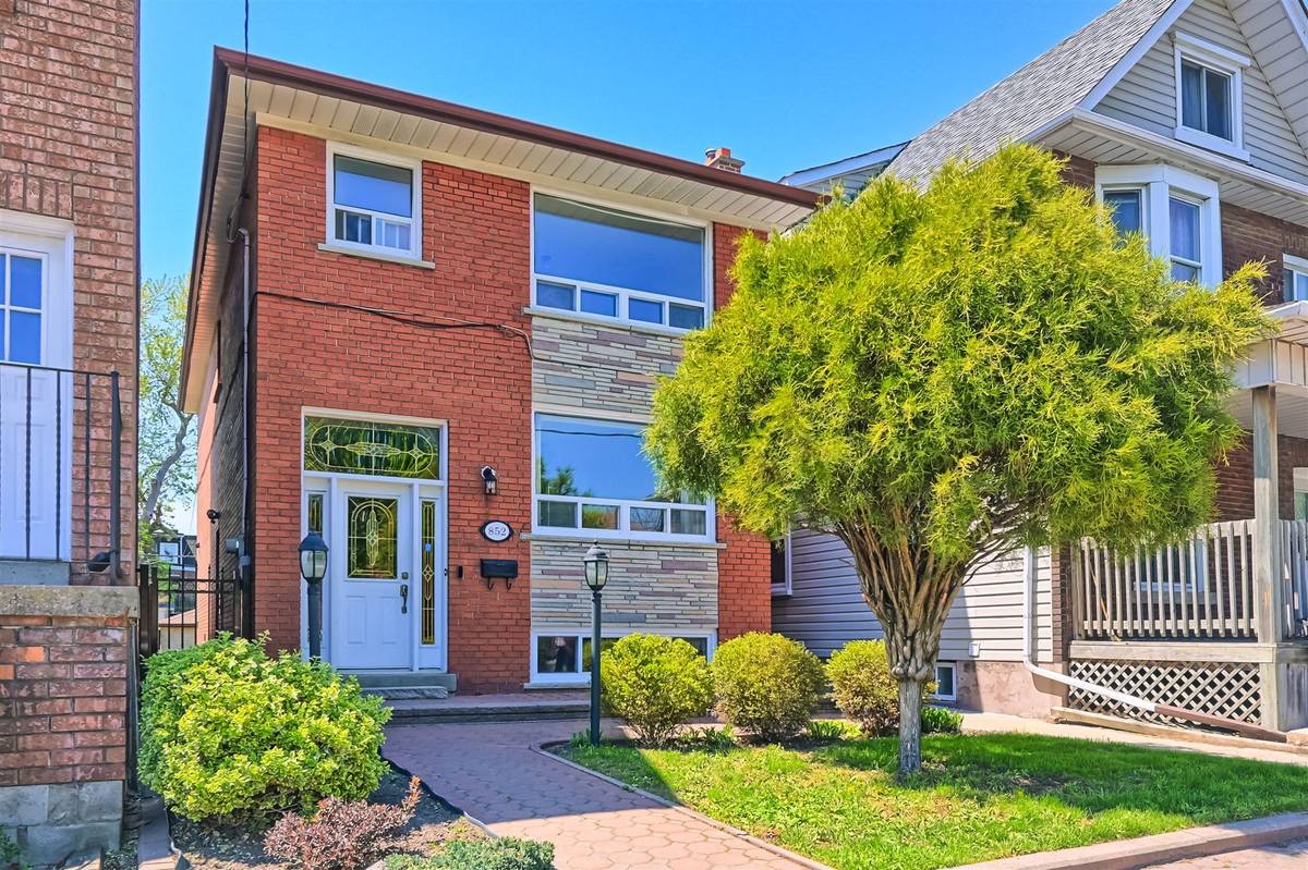 Toronto W02, ON M6G 3V1,852 Ossington AVE