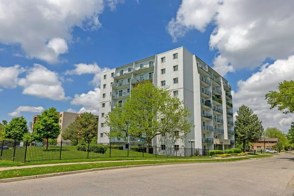 London East, ON N5Y 5E4,986 Huron ST #408