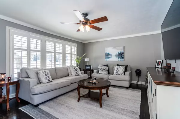Midland, ON L4R 1M4,768 Bay ST