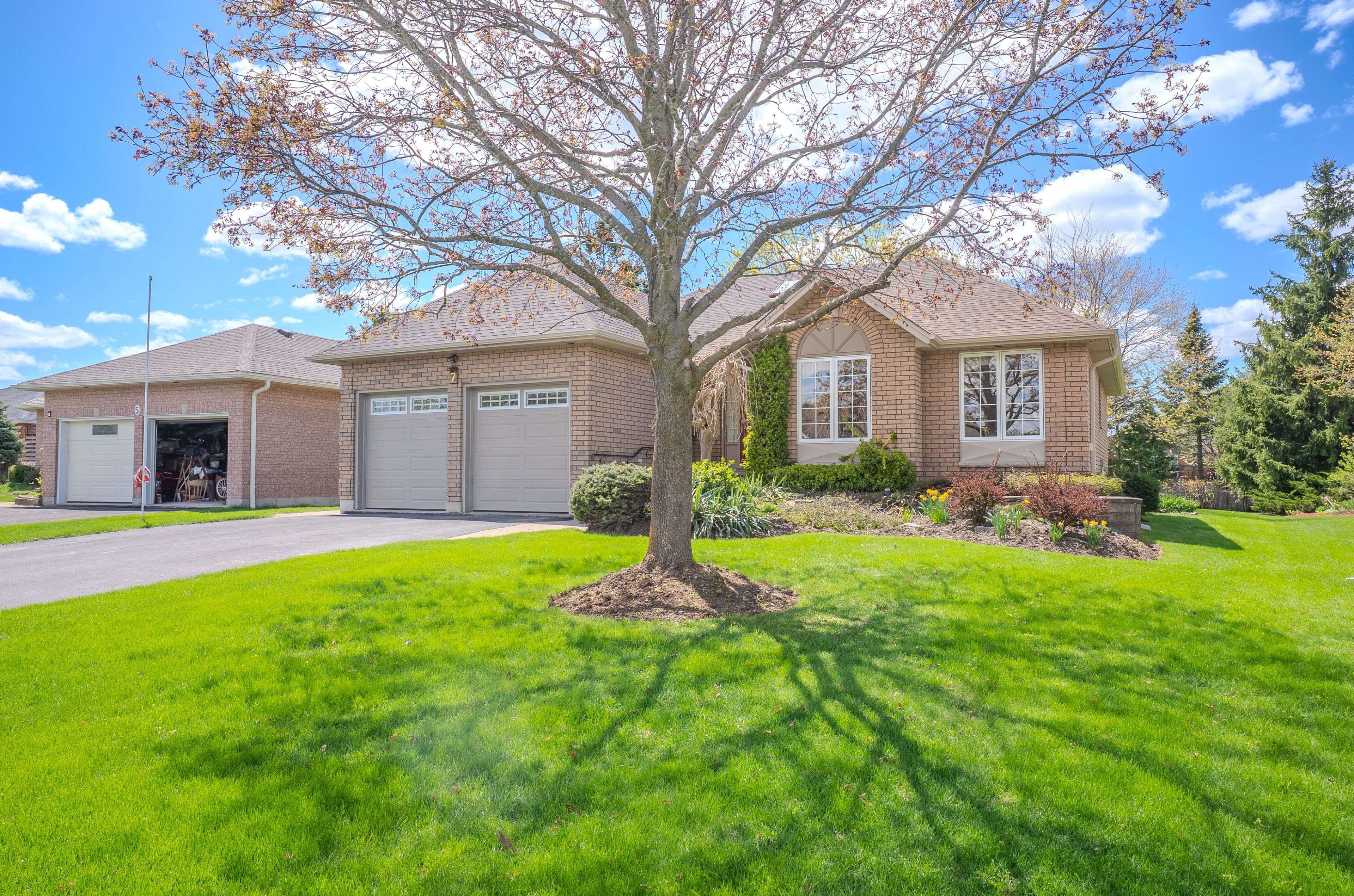 Kawartha Lakes, ON K9V 6C4,7 Whitney CT N