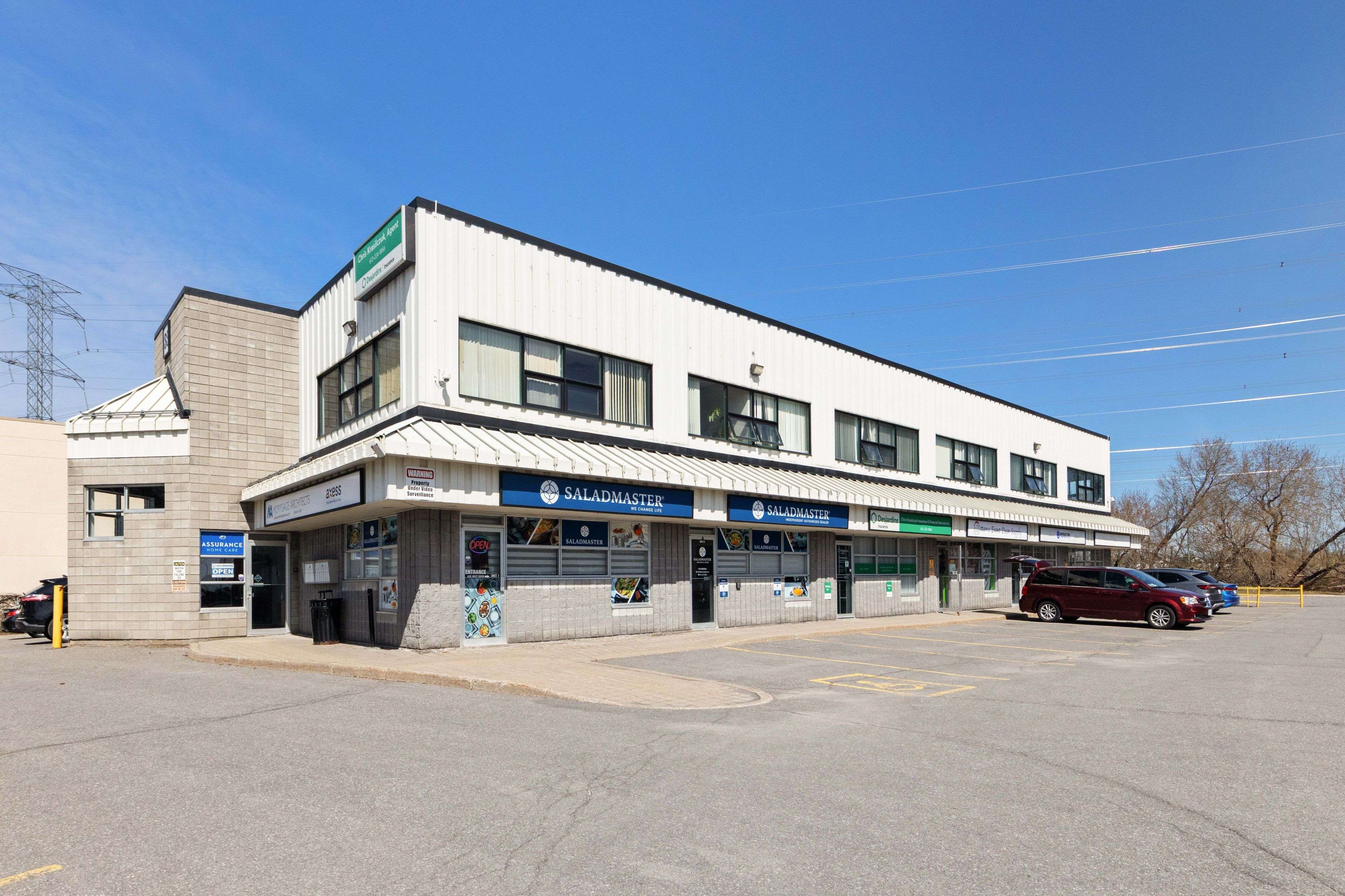 Country Place - Pineglen - Crestview And Area, ON K2E 1A3,33-43 Roydon PL