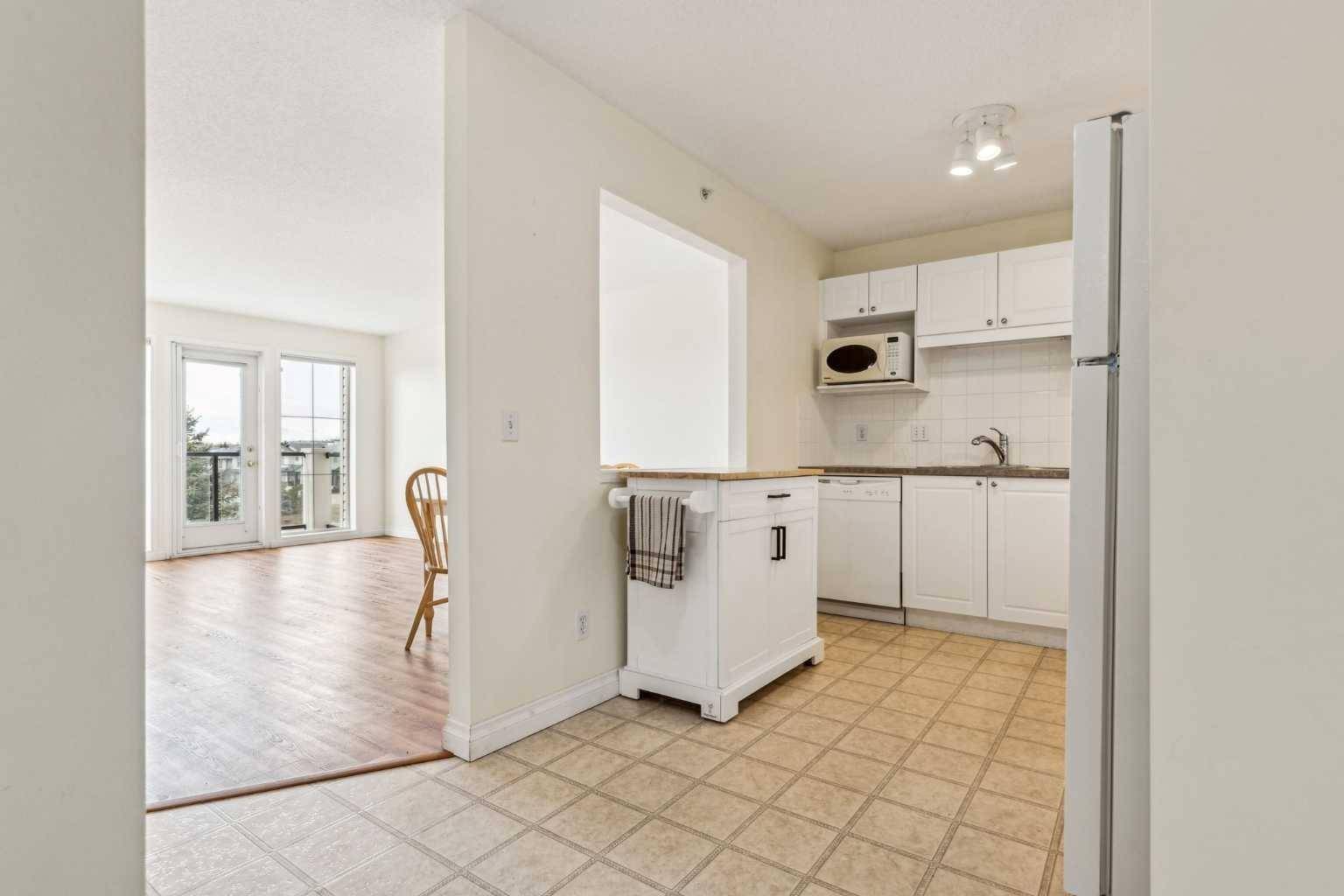 Calgary, AB T3G 5T2,928 Arbour Lake RD NW #1314
