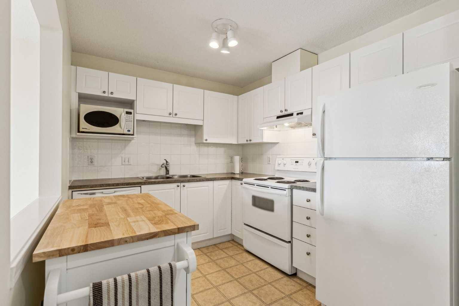 Calgary, AB T3G 5T2,928 Arbour Lake RD NW #1314