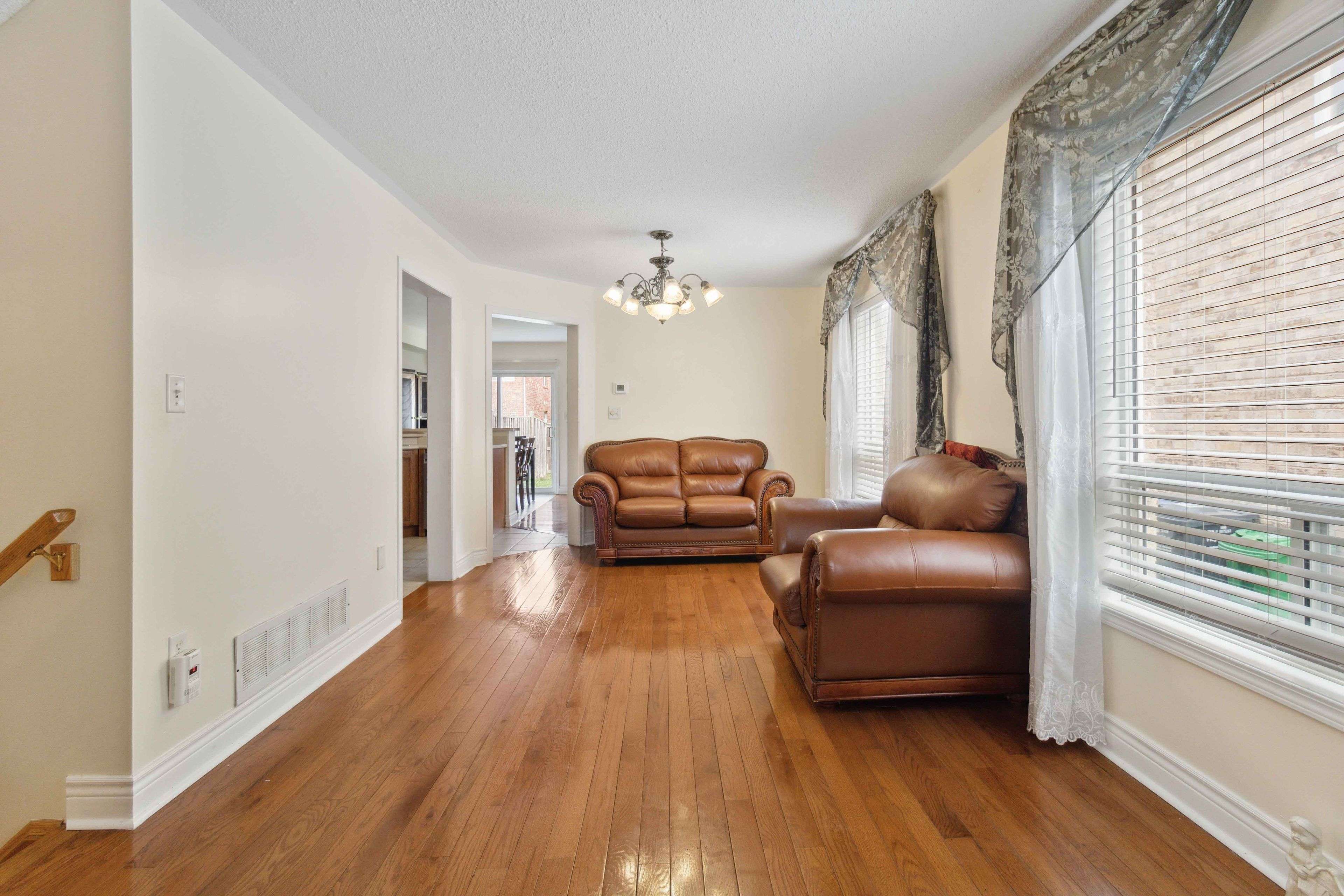 Brampton, ON L6S 6L8,15 Eastway ST