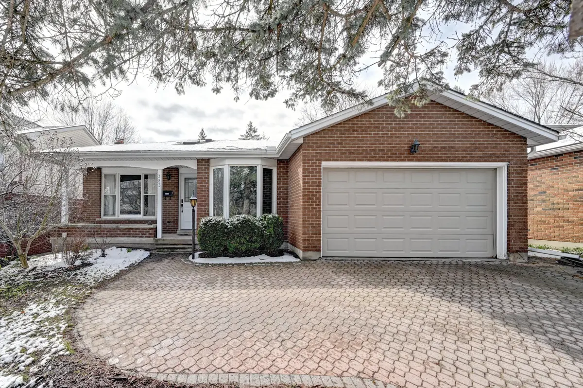 383 Stillmeadow CIR, Waterloo, ON N2L 5M1