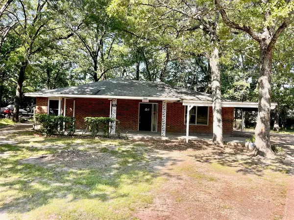 379 E Golden Oaks Drive,  Mabank,  TX 75156