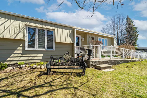 Clarington, ON L1B 1B9,16 Wheelhouse DR