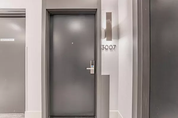 Markham, ON L3R 6L4,8 water walk DR #3007