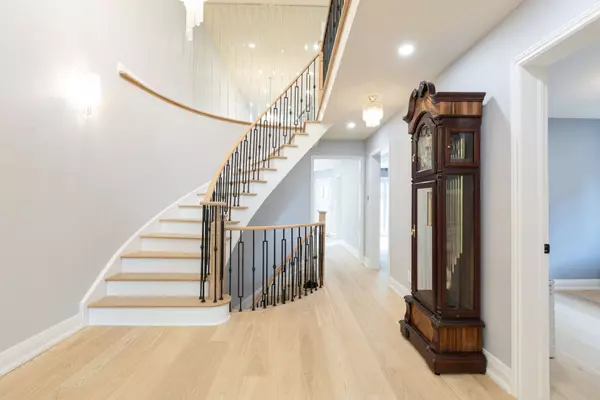 Vaughan, ON L6A 3Y5,9755 Keele ST
